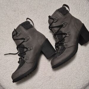 Sonoma Gray Lace Up Women's Boots
